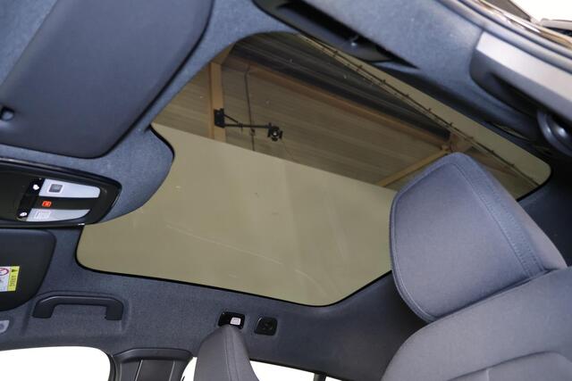 Volvo C40 Recharge Twin Ultimate 78 kWh - Panoramadak - IntelliSafe Assist & Surround - 360º Camera - Harman/Kardon audio - Verwarmde voorstoelen & stuur - Parkeersensoren voor & achter - Elektr. bedienb. voorstoelen met geheugen links - Draadloze tel. lader - Warm