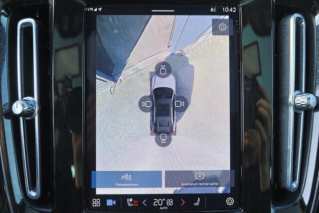 Volvo C40 Recharge Twin Ultimate 78 kWh - Panoramadak - IntelliSafe Assist & Surround - 360º Camera - Harman/Kardon audio - Verwarmde voorstoelen & stuur - Parkeersensoren voor & achter - Elektr. bedienb. voorstoelen met geheugen links - Draadloze tel. lader - Warm