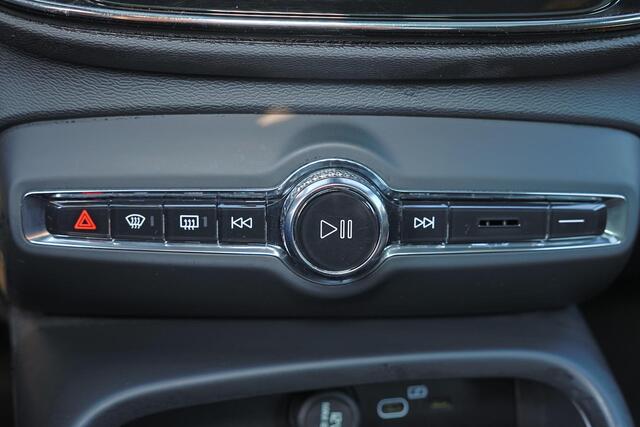 Volvo C40 Recharge Twin Ultimate 78 kWh - Panoramadak - IntelliSafe Assist & Surround - 360º Camera - Harman/Kardon audio - Verwarmde voorstoelen & stuur - Parkeersensoren voor & achter - Elektr. bedienb. voorstoelen met geheugen links - Draadloze tel. lader - Warm