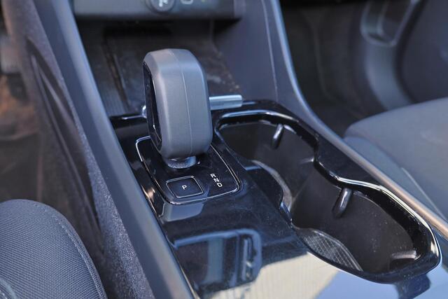 Volvo C40 Recharge Twin Ultimate 78 kWh - Panoramadak - IntelliSafe Assist & Surround - 360º Camera - Harman/Kardon audio - Verwarmde voorstoelen & stuur - Parkeersensoren voor & achter - Elektr. bedienb. voorstoelen met geheugen links - Draadloze tel. lader - Warm