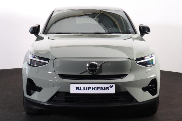Volvo C40 Extended Range Core 82 kWh - Panoramadak - IntelliSafe Assist & Surround - Verwarmde voorstoelen, stuur & achterbank - Parkeersensoren voor & achter - Draadloze tel. lader - Extra getint glas - Warmtepomp - Elektr. inklapbare trekhaak - 19' LMV