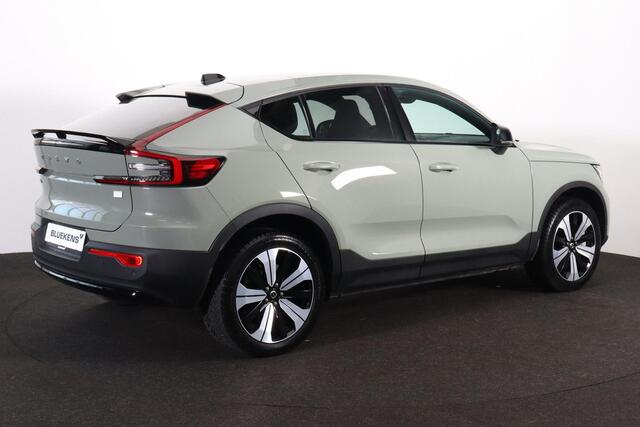 Volvo C40 Extended Range Core 82 kWh - Panoramadak - IntelliSafe Assist & Surround - Verwarmde voorstoelen, stuur & achterbank - Parkeersensoren voor & achter - Draadloze tel. lader - Extra getint glas - Warmtepomp - Elektr. inklapbare trekhaak - 19' LMV