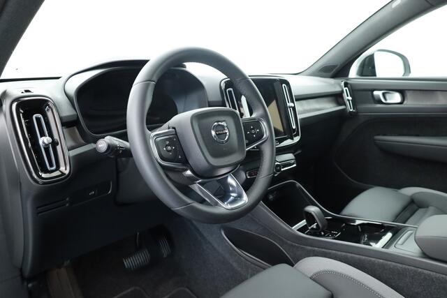 Volvo C40 Single Motor Plus 69 kWh | Rijklaar! | Pano | Dig. Cockpit | Bliss | Camera+PDC | Stuur-stoelverw. | Adapt. Cruise | Elek. Klep | Nav+App.Connect | LED | 19'' V