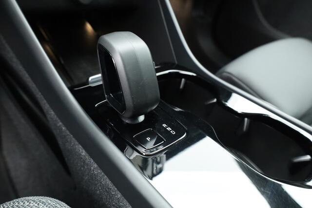 Volvo C40 Single Motor Plus 69 kWh | Rijklaar! | Pano | Dig. Cockpit | Bliss | Camera+PDC | Stuur-stoelverw. | Adapt. Cruise | Elek. Klep | Nav+App.Connect | LED | 19'' V
