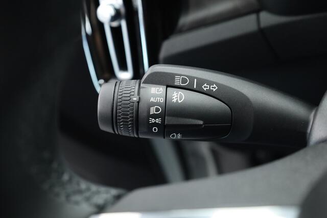 Volvo C40 Single Motor Plus 69 kWh | Rijklaar! | Pano | Dig. Cockpit | Bliss | Camera+PDC | Stuur-stoelverw. | Adapt. Cruise | Elek. Klep | Nav+App.Connect | LED | 19'' V