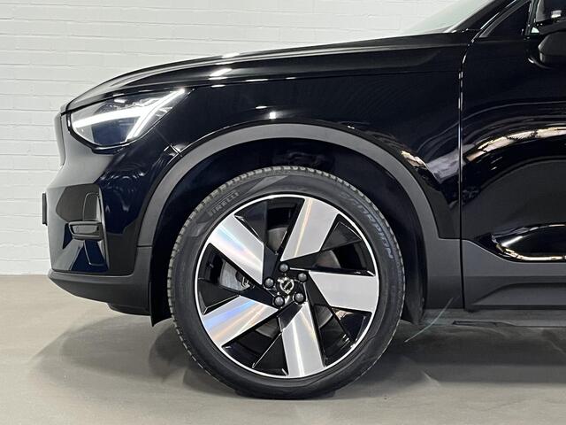 Volvo C40 Recharge Core Panorama dak | Cruise-/climate control | Achteruitrij camera | 20'' wielen | Carplay