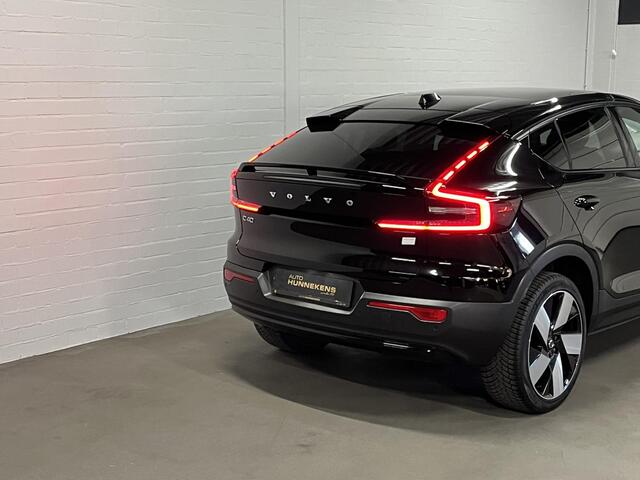 Volvo C40 Recharge Core Panorama dak | Cruise-/climate control | Achteruitrij camera | 20'' wielen | Carplay
