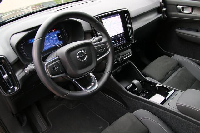 Volvo C40 Core Recharge Pure Electric AWD
