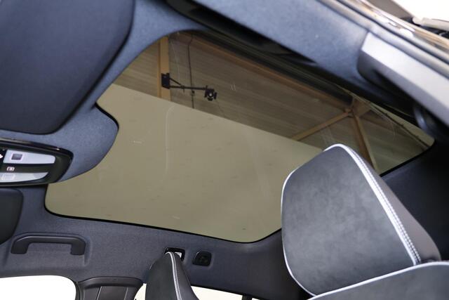 Volvo C40 Recharge Twin Ultimate 78 kWh - Panoramadak - Intellisafe Assist & Surround - 360º Camera - Elektr. bedienbare voorstoelen links met geheugen - Verwarmbare voorstoelen & stuurwiel - Parkeersensoren voor & achter - Warmtepomp - 20" Wielen