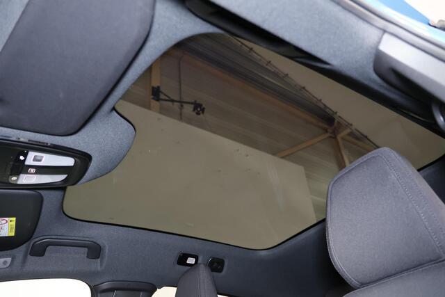 Volvo C40 Recharge Ultimate 69 kWh - Panoramadak - IntelliSafe Assist & Surround - 360º Camera - Harman Kardon audio - Verwarmde voorstoelen & stuur - Elektr. bedienb. voorstoelen met geheugen links - Draadloze tel. lader - Extra getint glas - Inklapbare trekhaak -