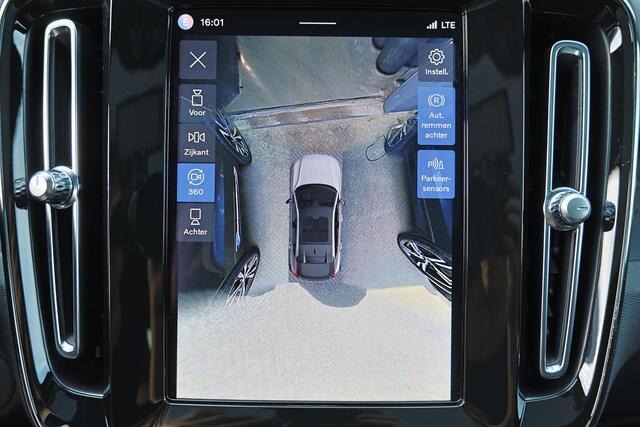 Volvo C40 Recharge Ultimate 69 kWh - Panoramadak - IntelliSafe Assist & Surround - 360º Camera - Harman Kardon audio - Verwarmde voorstoelen & stuur - Elektr. bedienb. voorstoelen met geheugen links - Draadloze tel. lader - Extra getint glas - Inklapbare trekhaak -