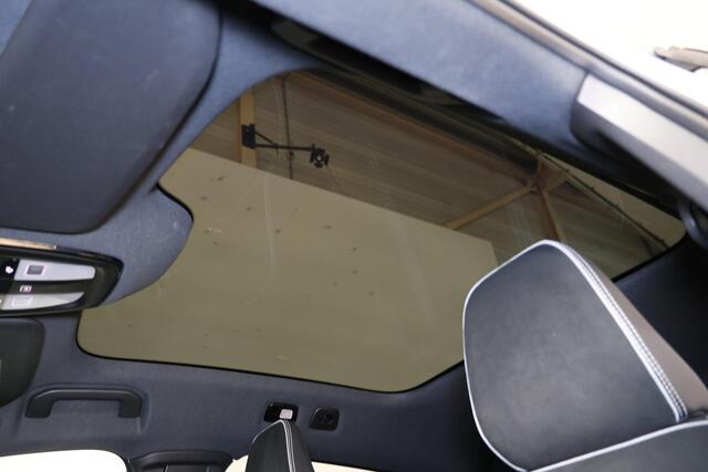 Volvo C40 Single Motor Extended Range Ultimate 82 kWh - Panoramadak - IntelliSafe Assist & Surround - 360º Camera - Harman Kardon audio - Adaptieve LED koplampen - Verwarmde voorstoelen & stuur - Parkeersensoren voor & achter - Elektr. bedienb. voorstoelen met gehe