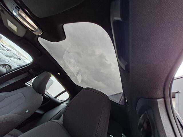 Volvo C40 SOH 90% Core 69 kWh Carplay Pano Elek.Trekhaak Camera Orig.NL Voll.Onderhouden!