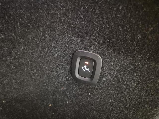 Volvo C40 SOH 90% Core 69 kWh Carplay Pano Elek.Trekhaak Camera Orig.NL Voll.Onderhouden!