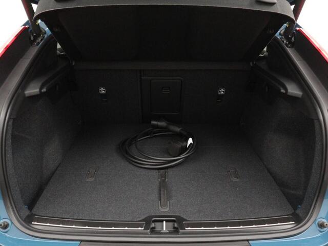 Volvo C40 Extended Plus 82 kWh | Adaptive cruise | Trekhaak | Getint Glas