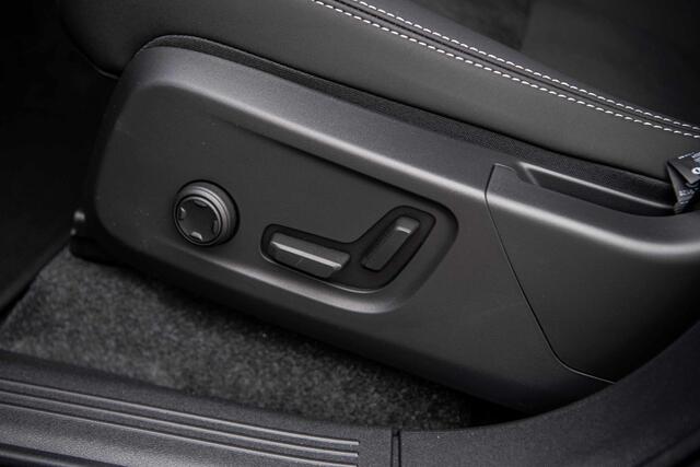 Volvo EC40 Single Motor Extended Range Ultra Black Edition | Pixel Led | Power Seats | Panoramadak | 360 Camera | Nubuck |