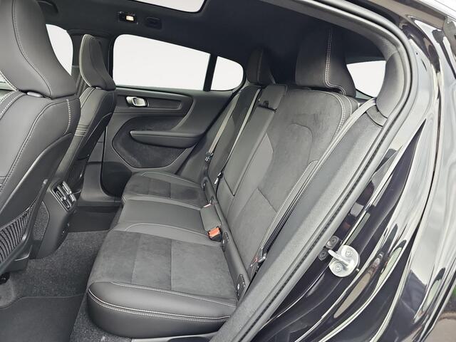 Volvo EC40 Single Motor Ext. Range Ultra Black Edition | TIJDELIJK EUR 2950,- Korting | Stoelverwarming | Harman/Kardon Audio | Elektrisch verstelbare stoelen | Extra getint glas |