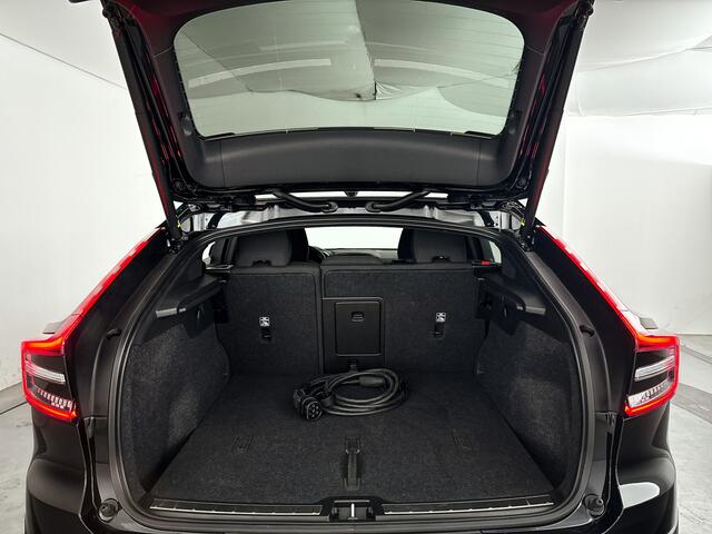 Volvo EC40 Single Motor Plus Black Edition 70 kWh | Panoramadak | 360° Camera | Harman Kardon | Trekhaak