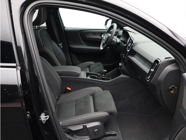 Volvo EC40 Single Motor Extended Range Ultra Black Ed. 82 kWh / Elektrische Stoelen / 360 Camera / Harman Kardon / Stoel+Stuurverwarming / Adaptive Cruise / BLIS /