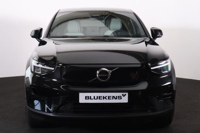 Volvo EC40 Single Motor Extended Range Plus 82 kWh - Panoramadak - IntelliSafe Assist & Surround - Parkeercamera achter - Verwarmde voorstoelen & stuur - Parkeersensoren voor & achter - Getint glas - Draadloze tel. lader - Warmtepomp - 19' LMV