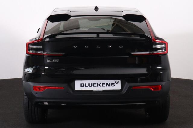 Volvo EC40 Single Motor Extended Range Plus 82 kWh - Panoramadak - IntelliSafe Assist & Surround - Parkeercamera achter - Verwarmde voorstoelen & stuur - Parkeersensoren voor & achter - Getint glas - Draadloze tel. lader - Warmtepomp - 19' LMV