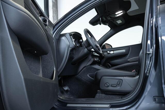 Volvo EC40 Single Motor Extended Range Ultra 82 kWh | 360° Parkeercamera | Electrische verstelbare voorstoelen | Parkeersensoren voor + achter | Stoelverwarming | Adaptive Cruise Control | Harman Kardon Premium Audio | 4-Seizoenenbanden | Google Infotainement