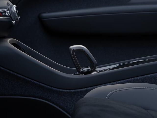 Volvo EC40 Single Motor Extended Range Plus Black Edi. 82 kWh | Panoramadak | Parkeercamera | Harman Kardon | Stoel- en Stuurverwarming | Heico Vering