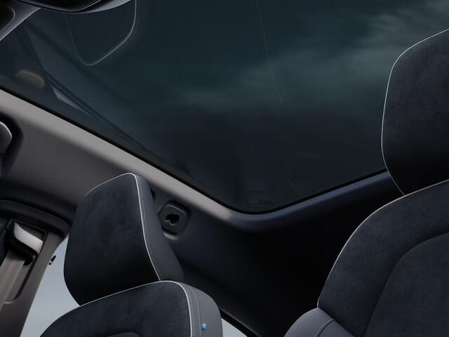 Volvo EC40 Single Motor Extended Range Plus Black Edi. 82 kWh | Panoramadak | Parkeercamera | Harman Kardon | Stoel- en Stuurverwarming | Heico Vering