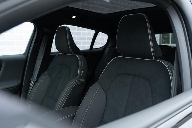 Volvo EC40 Extended Range 82 kWh Plus Black Edition | Pixel LED koplampen | 360 camera | Panoramadak | Adaptive cruise control | Stoel- en stuurwielverwarming | Harman Kardon audio | Getint glas | Warmtepomp | LED mistlampen | Google Maps navigatie |