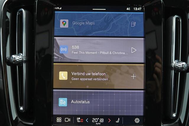 Volvo EC40 Performance Ultra Dark 82 kWh - Panoramadak - IntelliSafe Assist & Surround - 360º Camera - Harman/Kardon audio - Verwarmde voorstoelen, stuur & achterbank - Parkeersensoren voor & achter - Elektr. bedienb. voorstoelen met geheugen links - Draadloze tel.