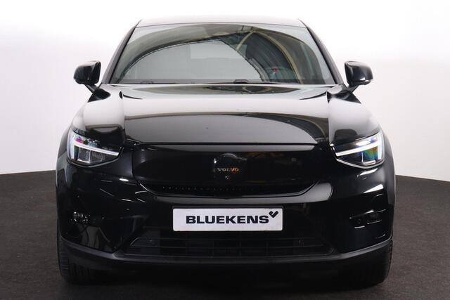 Volvo EC40 Extended Range Ultra Black Ed. 82 kWh - Panoramadak - IntelliSafe Assist & Surround - 360º Camera - Harman/Kardon audio - Verwarmde voorstoelen, stuur & achterbank - Parkeersensoren voor & achter - Elektr. bedienb. voorstoelen met geheugen links - Draadlo