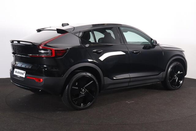 Volvo EC40 Extended Range Ultra Black Ed. 82 kWh - Panoramadak - IntelliSafe Assist & Surround - 360º Camera - Harman/Kardon audio - Verwarmde voorstoelen, stuur & achterbank - Parkeersensoren voor & achter - Elektr. bedienb. voorstoelen met geheugen links - Draadlo