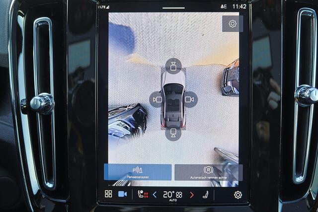 Volvo EC40 Extended Range Ultra Black Ed. 82 kWh - Panoramadak - IntelliSafe Assist & Surround - 360º Camera - Harman/Kardon audio - Verwarmde voorstoelen, stuur & achterbank - Parkeersensoren voor & achter - Elektr. bedienb. voorstoelen met geheugen links - Draadlo