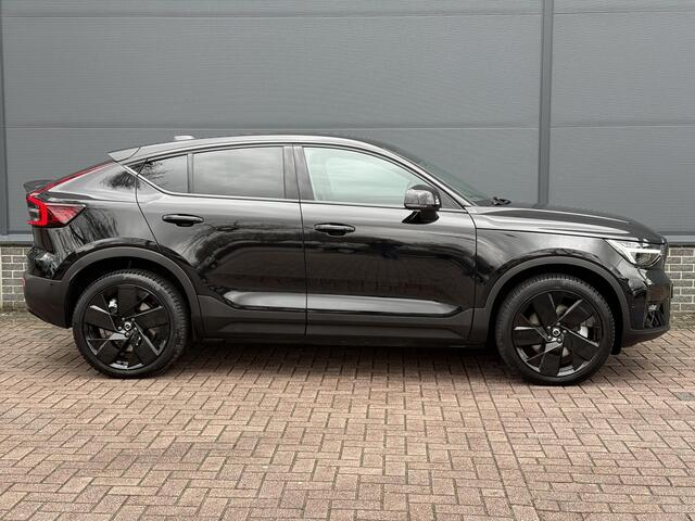 Volvo EC40 Twin Motor Performance Ultra Black Edition 82 kWh 442PK / Eerste eigenaar / Wegklapbare Trekhaak / 1800KG Trekgewicht / Elektrische stoelen met geheugen / Dashcam V+A / Harman Kardon / Panorama / Google Navigatie / Apple Carplay&Android Auto / 20'' LM Vel