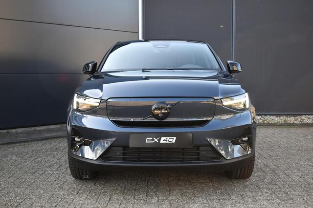 Volvo EC40 Twin Motor Ultra Black Edition 82 kWh | Demo Deal | 4WD | Elektrisch verstelbare voorstoelen | Verwarmbare voorstoelen en stuurwiel | Panoramisch dak | Contrasterend dak | 20 inch Black Lichtmetalen velgen | Google Navigatie | Warmtepomp | Harman Kardon P