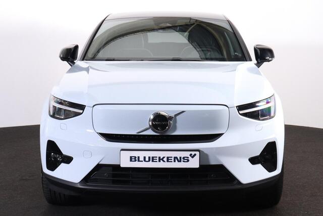 Volvo EC40 Performance Plus 82 kWh - Panoramadak - IntelliSafe Assist & Surround - 360º Camera - Verwarmde voorstoelen, stuur & achterbank - Parkeersensoren voor & achter - Elektr. bedienb. voorstoelen met geheugen links - Draadloze tel. lader - Warmtepomp - Extra g