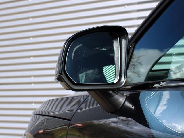 Volvo EC40 Single Motor Extended Range Plus Europa Automaat / Dak Glossy Black / 20" velgen / Privacy Glass / Microtech Nubuck bekleding