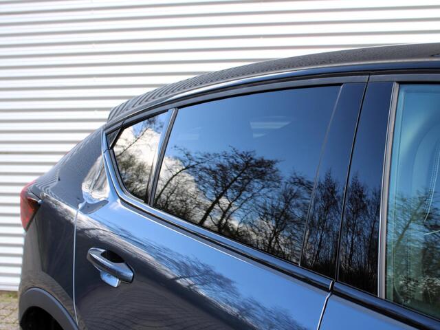 Volvo EC40 Single Motor Extended Range Plus Europa Automaat / Dak Glossy Black / 20" velgen / Privacy Glass / Microtech Nubuck bekleding