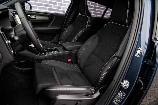 Volvo EC40 Single Motor Extended Range Ultra Europa Black Editon | Panoramadak | Keyless | Harman Kardon Audio | Elektrische Achterklep | 360 camera | Stoel-/Stuurverwarming | Adaptieve Cruise | Getint Glas | Luxe Bekleding |