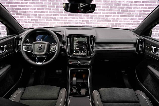 Volvo EC40 Single Motor Extended Range Ultra Europa Black Editon | Adaptieve Cruise Control | BLIS | Panoramadak | Harman / Kardon | Nubuck | 360 Camera | 20" | Memory | Elektrische Stoelen | Stoelverwarming voor & achter | Stuurverwarming |