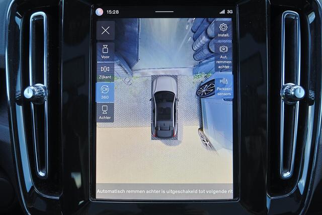 Volvo EC40 Performance Plus Black Edition 82 kWh - Panoramadak - IntelliSafe Assist & Surround - 360º Camera - Harman/Kardon audio - Verwarmde voorstoelen, stuur & achterbank - Parkeersensoren voor & achter - Elektr. bedienb. bestuurdersstoel met geheugen - Draadloz