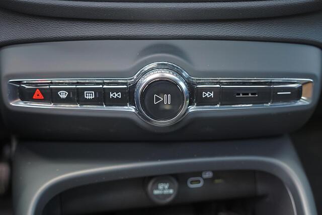Volvo EC40 Extended Range Ultra 82 kWh - Panoramadak - IntelliSafe Assist & Surround - 360º Camera - Harman/Kardon audio - Verwarmde voorstoelen, stuur & achterbank - Parkeersensoren voor & achter - Elektr. bedienb. voorstoelen met geheugen links - Warmtepomp - Extr