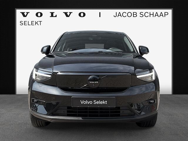 Volvo EC40 Twin Motor Ultra Black Edition 82 kWh / Treeplanken / Trekhaak / 360 Camera / Harman/Kardon / Panorama dak /