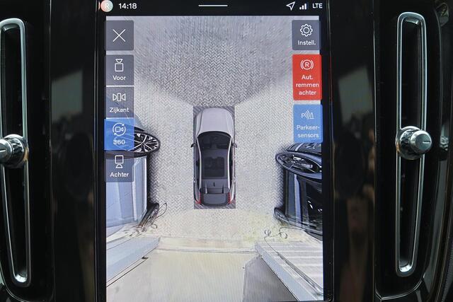 Volvo EC40 Performance Ultra Black Edition 82 kWh - Panoramadak - IntelliSafe Assist & Surround - 360º Camera - Harman/Kardon audio - Verwarmde voorstoelen, stuur & achterbank - Parkeersensoren voor & achter - Elektr. bedienb. voorstoelen met geheugen links - Draadloze tel. lader - Warmtepomp - 20' LMV