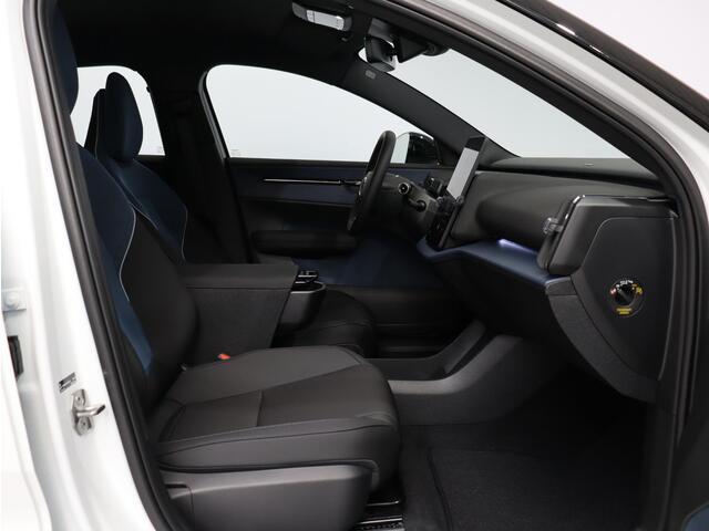 Volvo EX30 Single Motor Extended Range Plus 69 kWh / 20" / Keyless / Elektrisch Bedienbare Achterklep / Harman Kardon / Pilot Assist / Adaptive Cruise /