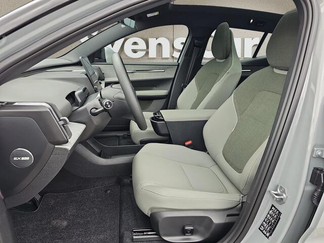Volvo EX30 Cross Country Twin Motor Performance Ultra 69 kWh | Private Lease ¤629,- p/m incl. BTW | 360 graden parkeerverwarming | Stoelverwarming | Elektrische verstelbare stoelen |