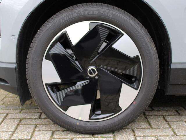 Volvo EX30 Twin Motor Performance Ultra Automaat / Panoramadak / Adaptive Cruise / 360* camera / Privacy Glass / Harman Kardon audio