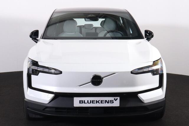 Volvo EX30 Performance Ultra Dark 69 kWh - Panoramadak - Climate Pack - 360º Camera - Harman/Kardon audio - Parkeersensoren voor & achter - 19' LMV