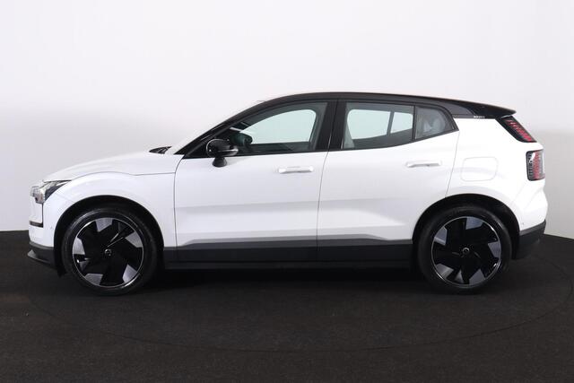 Volvo EX30 Performance Ultra Dark 69 kWh - Panoramadak - Climate Pack - 360º Camera - Harman/Kardon audio - Parkeersensoren voor & achter - 19' LMV