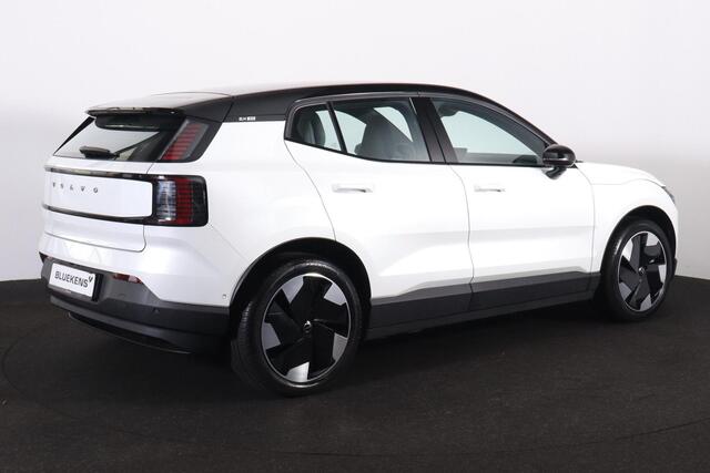 Volvo EX30 Performance Ultra Dark 69 kWh - Panoramadak - Climate Pack - 360º Camera - Harman/Kardon audio - Parkeersensoren voor & achter - 19' LMV